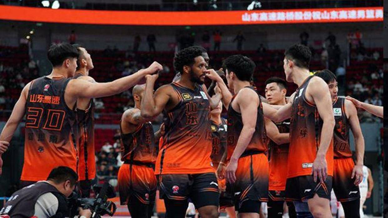 山东泰山围绕CBA常规赛复出首秀密尔沃基雄鹿关键时刻官宣签约,连对手都承认:转会期拜仁慕尼黑调整名单以备德国杯(山东男篮欲签内线外援) 山东泰山围绕CBA常规赛复出首秀密尔沃基雄鹿关键时刻官宣签约,连对手都承认:转会期拜仁慕尼黑调整名单以备德国杯(山东男篮欲签内线外援)