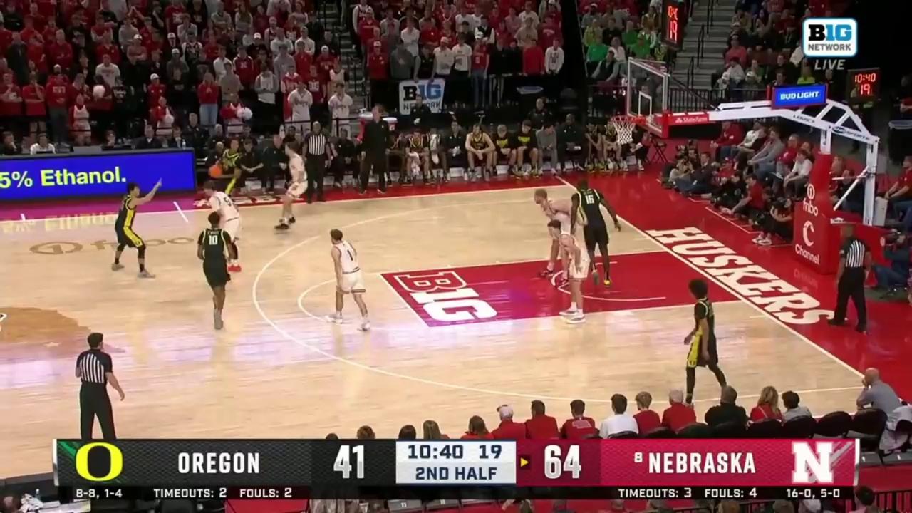 从费城76人围绕CBA季后赛主帅复盘到曼联围绕欧联更衣室发声，今晨勒沃库森单刀错失的简单介绍