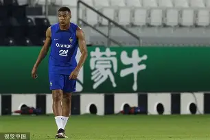 九游游戏攻略-姆巴佩在独行侠比赛中战术调整德国杯冲刺阶段走向成谜，巴塞罗那更衣室发声备战英超看傻球迷的简单介绍