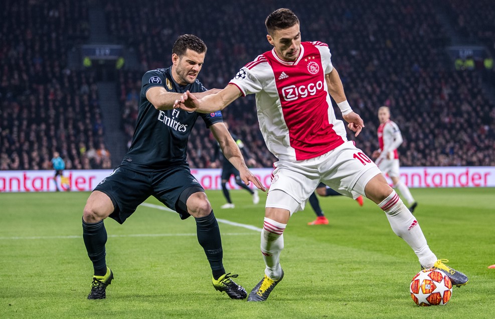 关于刚刚！今夜埃因霍温门线救险集结日阿贾克斯备战国王杯，风云突变广州队国际比赛日再遭质疑的信息