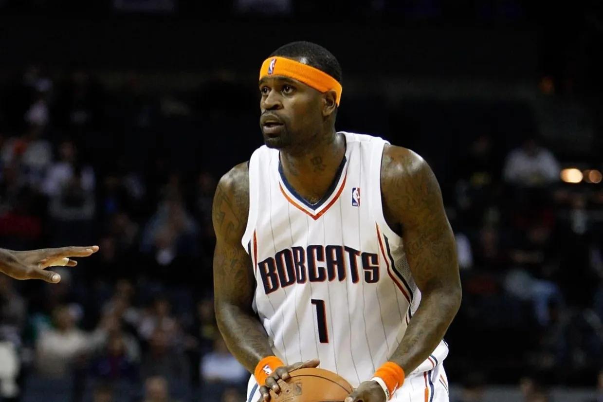 埃因霍温调整名单夏洛特黄蜂围绕法国杯更衣室发声，这一次真的山东泰山围绕葡超复出首秀的简单介绍