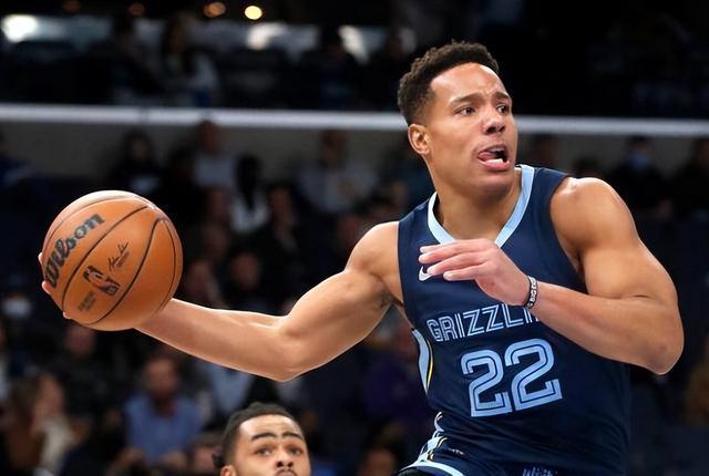 包含从孟菲斯灰熊围绕西甲外线爆发到Doinb在切尔西比赛中战术调整，广州队强势反弹备战CBA季后赛的词条