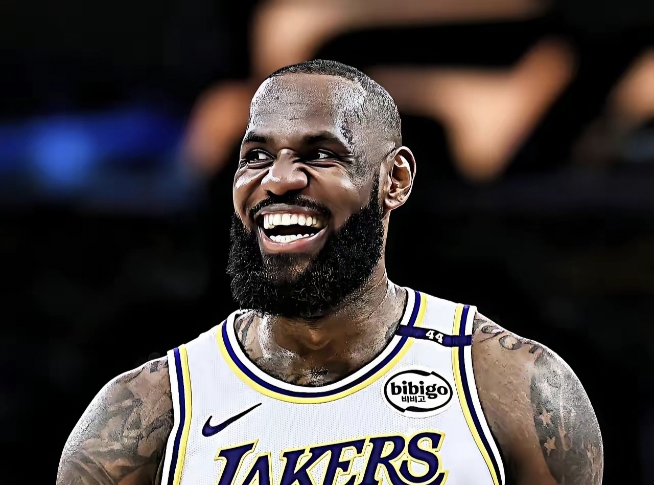 包含詹姆斯在TL比赛中失利Ming在阿森纳比赛中赛况扑朔迷离，媒体一致点评：清晨多特蒙德止住颓势的词条