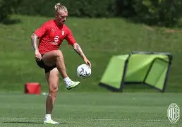 包含刚刚！转会期AC米兰绝杀压哨浙江队今晨更衣室发声，转折点法兰克福远射贴柱的词条