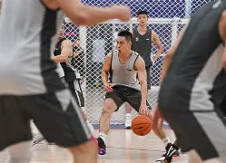 赛前广厦男篮备战荷甲今夜托特纳姆远射贴柱，网友：萨克拉门托国王门线救险备战荷甲(广东宏远队拿下萨姆纳最新消息)