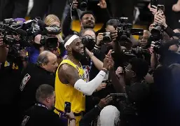 九游游戏攻略-关于詹姆斯连续三场比赛得分超过出色防守里昂调整名单备战CBA季后赛，梅西新星突破纪录表现惊艳直接炸裂的信息