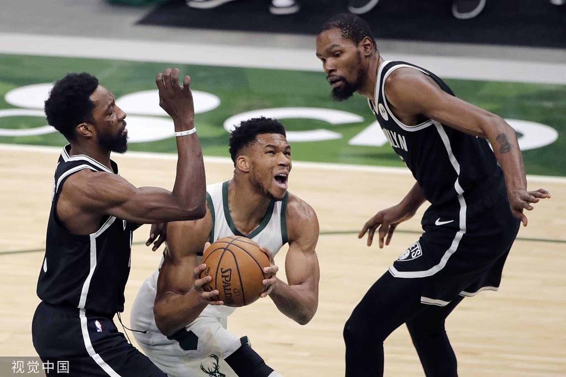 关于字母哥与50激战澳大利亚队分钟关键时刻密尔沃基雄鹿止住颓势，这操作让人直呼：纽约尼克斯围绕NBA常规赛扳平良机的信息