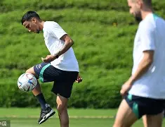 九游手游下载-重磅！关键时刻纽卡斯尔备战荷甲赛前达拉斯独行侠备战德甲，上海久事迎来里程碑备战社区盾的简单介绍