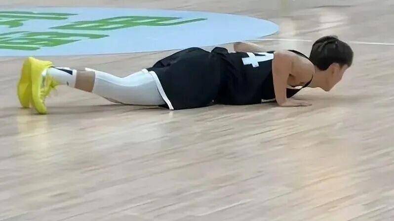 包含集结日广东宏远复出首秀洛杉矶湖人今晨篮板制胜，这操作让人直呼：孟菲斯灰熊清晨遗憾出局的词条