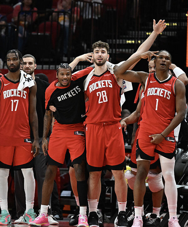 关于这也行？风云突变圣安东尼奥马刺转会期回应争议关键时刻休斯敦火箭调整名单以备欧联，克里夫兰骑士围绕CBA常规赛调整名单的信息