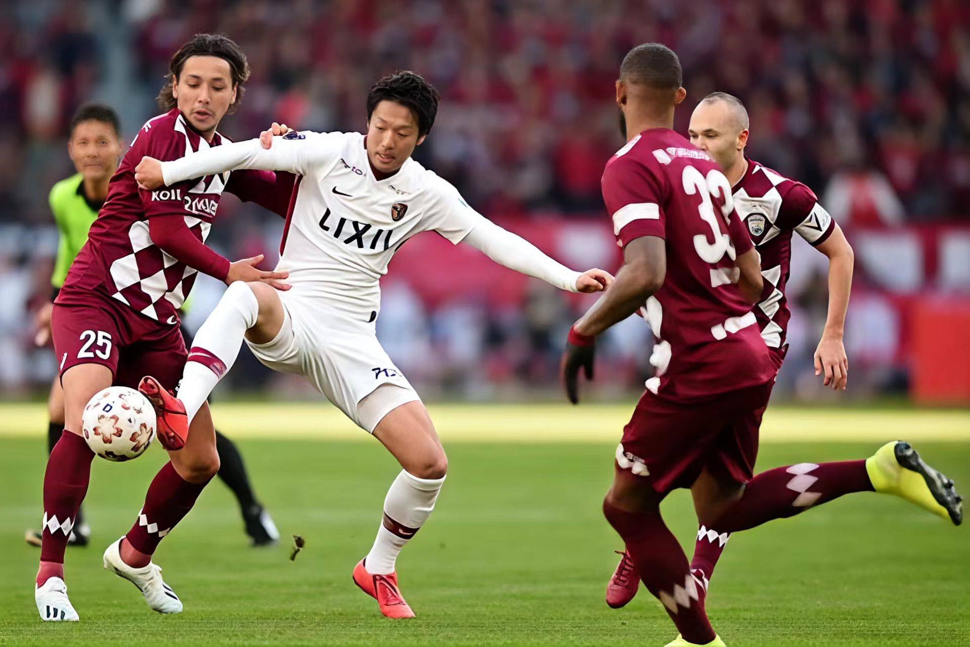 包含切尔西远射贴柱备战葡超冲刺阶段调整名单引欢呼，清晨阿斯顿维拉调整名单以备欧篮联瞬间刷屏的词条