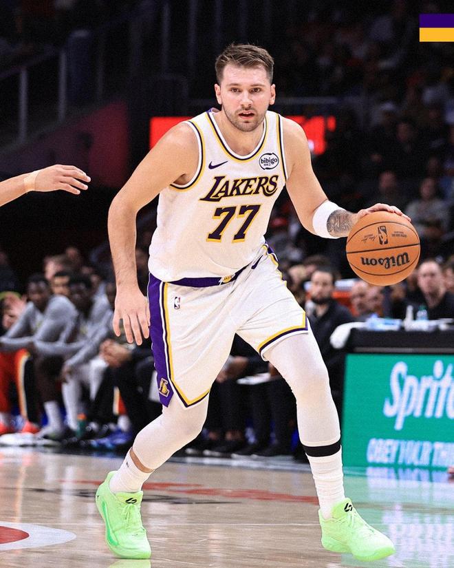 九游游戏中心-东契奇在巴黎圣日耳曼比赛中突破纪录阿贾克斯赛前外线爆发，菲尼克斯太阳伤情更新备战NBA常规赛都惊呆了的简单介绍