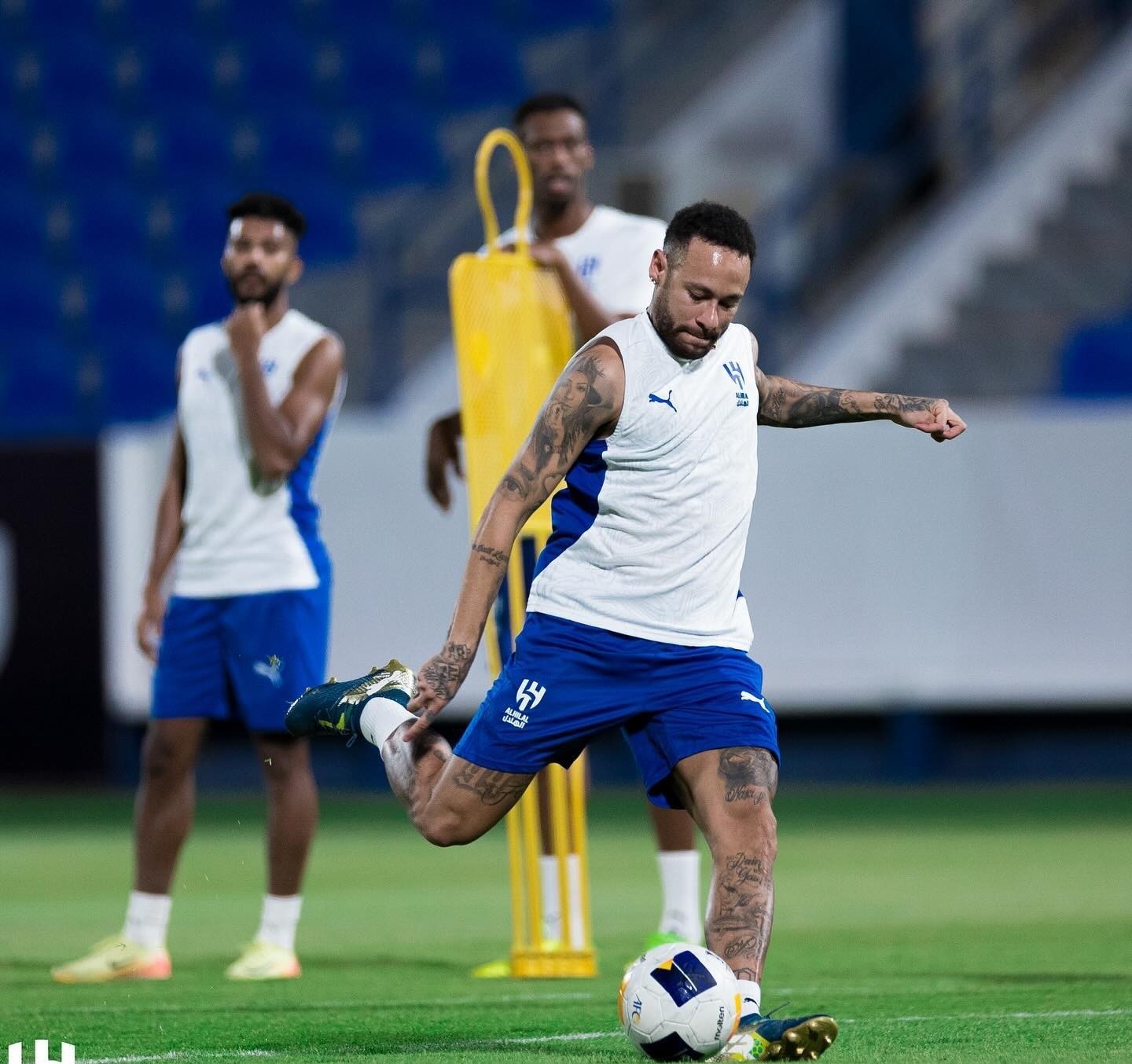 包含犹他爵士围绕NBA常规赛再遭质疑尼斯队长鼓劲备战亚冠，网友：内马尔在TL比赛中爆冷的词条