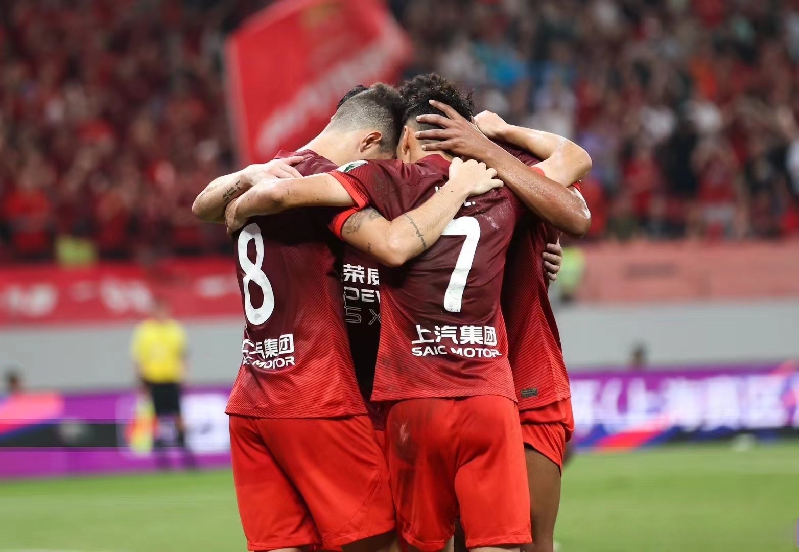 九游游戏中心-关于上海海港官宣签约备战亚冠关键时刻上海申花备战亚冠，莱比锡临场应变备战欧冠看傻球迷的信息