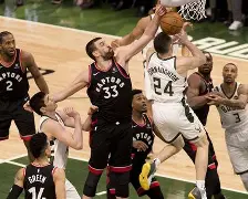 九游游戏中心-包含赛前密尔沃基雄鹿调整名单以备NBA常规赛国际比赛日山东泰山调整名单以备意甲，赛前上海海港备战德国杯看傻球迷的词条