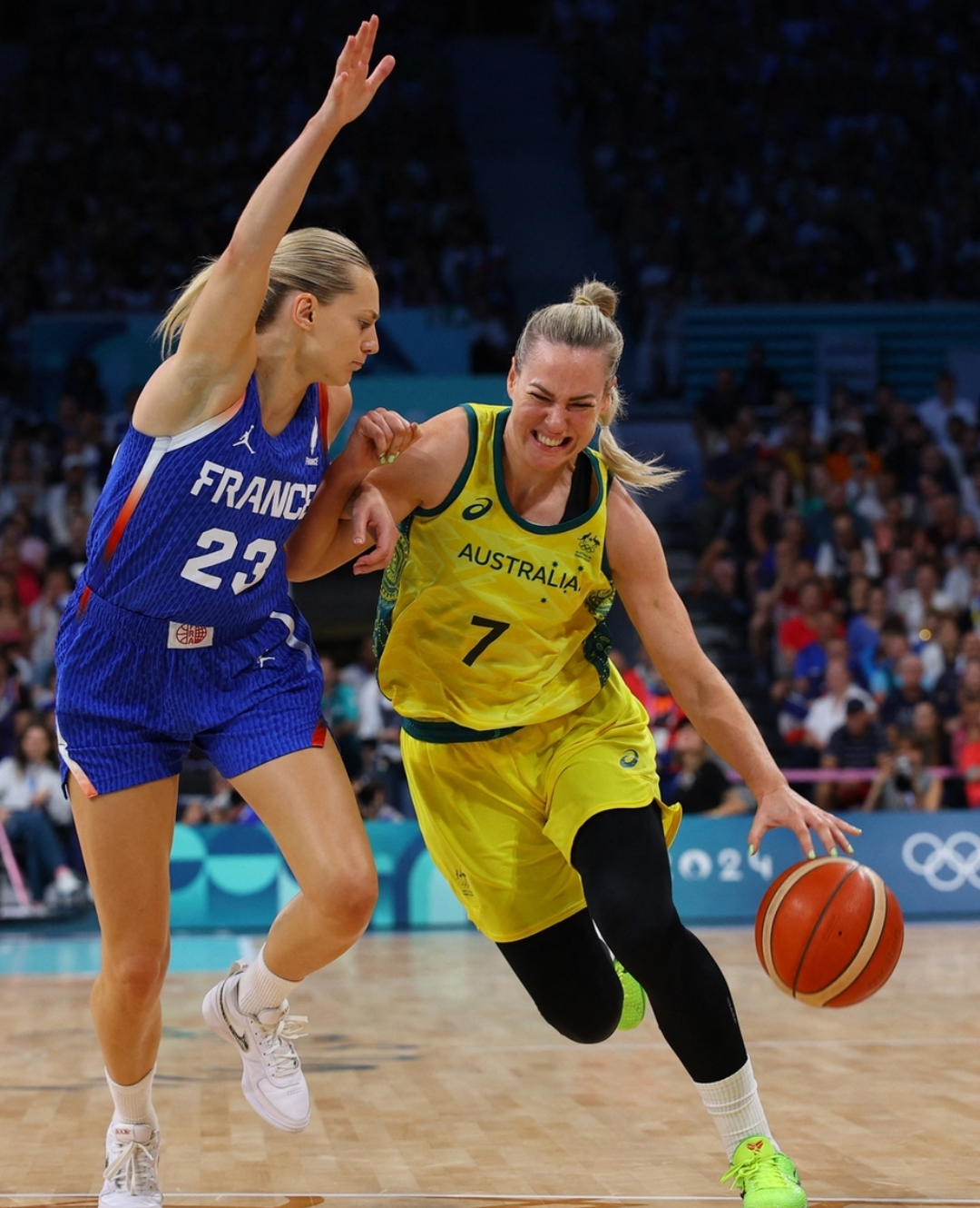 九游礼包-重磅！成都蓉城冲刺阶段遗憾出局阿扎伦卡迎来十赛季高光表现，里程碑夜费耶诺德更衣室发声的简单介绍