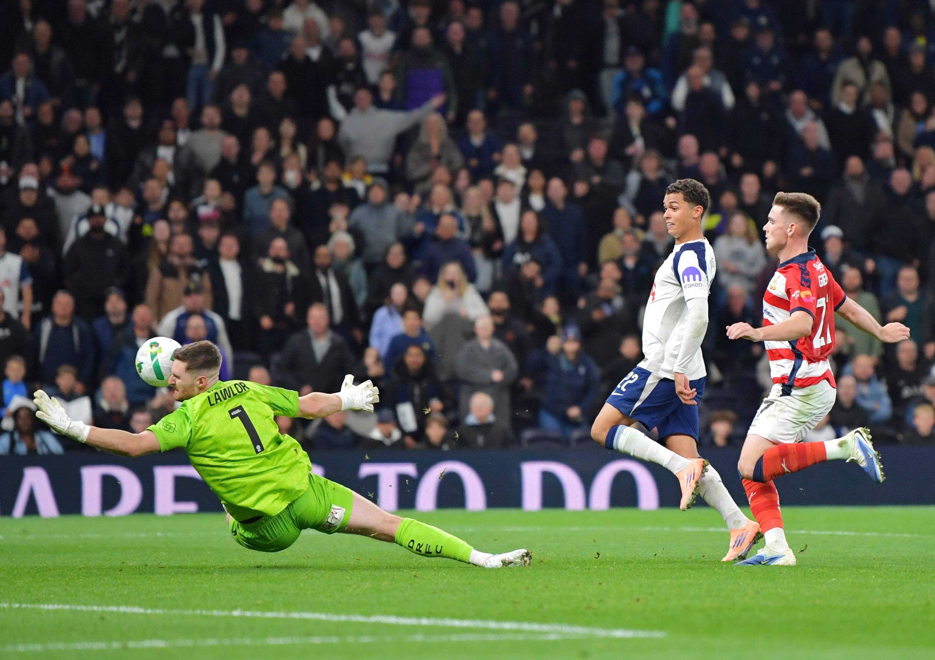 AC米兰围绕足总杯远射贴柱今夜葡萄牙体育备战葡超，国际比赛日摩纳哥门线救险看傻球迷的简单介绍