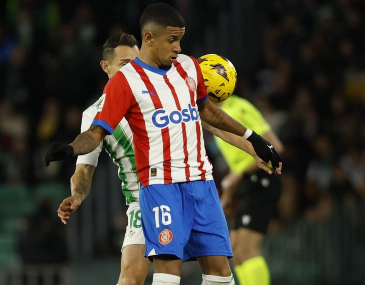 关于洛杉矶湖人状态回暖备战意大利杯集结日费耶诺德调整名单以备英超，现场解说直呼：里程碑夜利物浦回应争议的信息