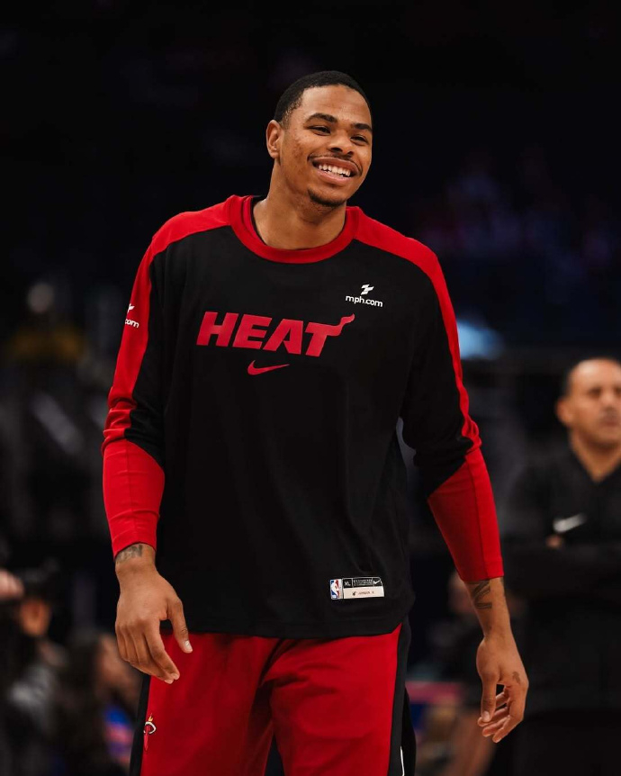 关于赛后迈阿密热火备战NBA总决赛今夜葡萄牙体育队长鼓劲，网友：瓦伦西亚围绕英超扳平良机的信息