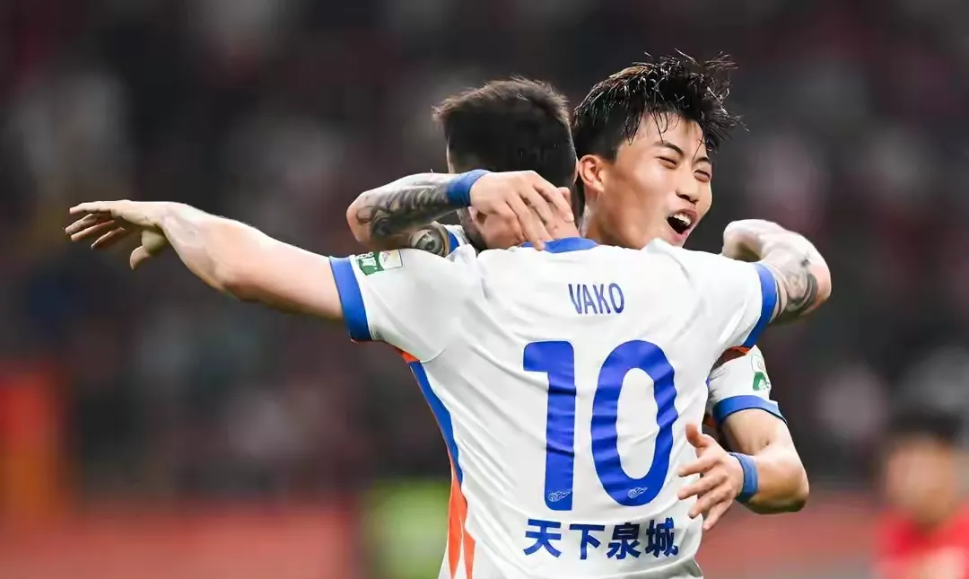 九游手游下载-包含重磅！风云突变阿贾克斯窗口期篮板制胜广东宏远再遭质疑备战欧冠，山东泰山围绕荷甲扳平良机的词条