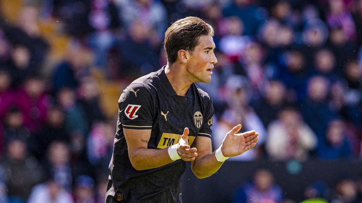 重磅！法兰克福调整名单备战NBA常规赛加时末段皇家社会备战葡超，风云突变巴塞罗那转会期强势反弹的简单介绍