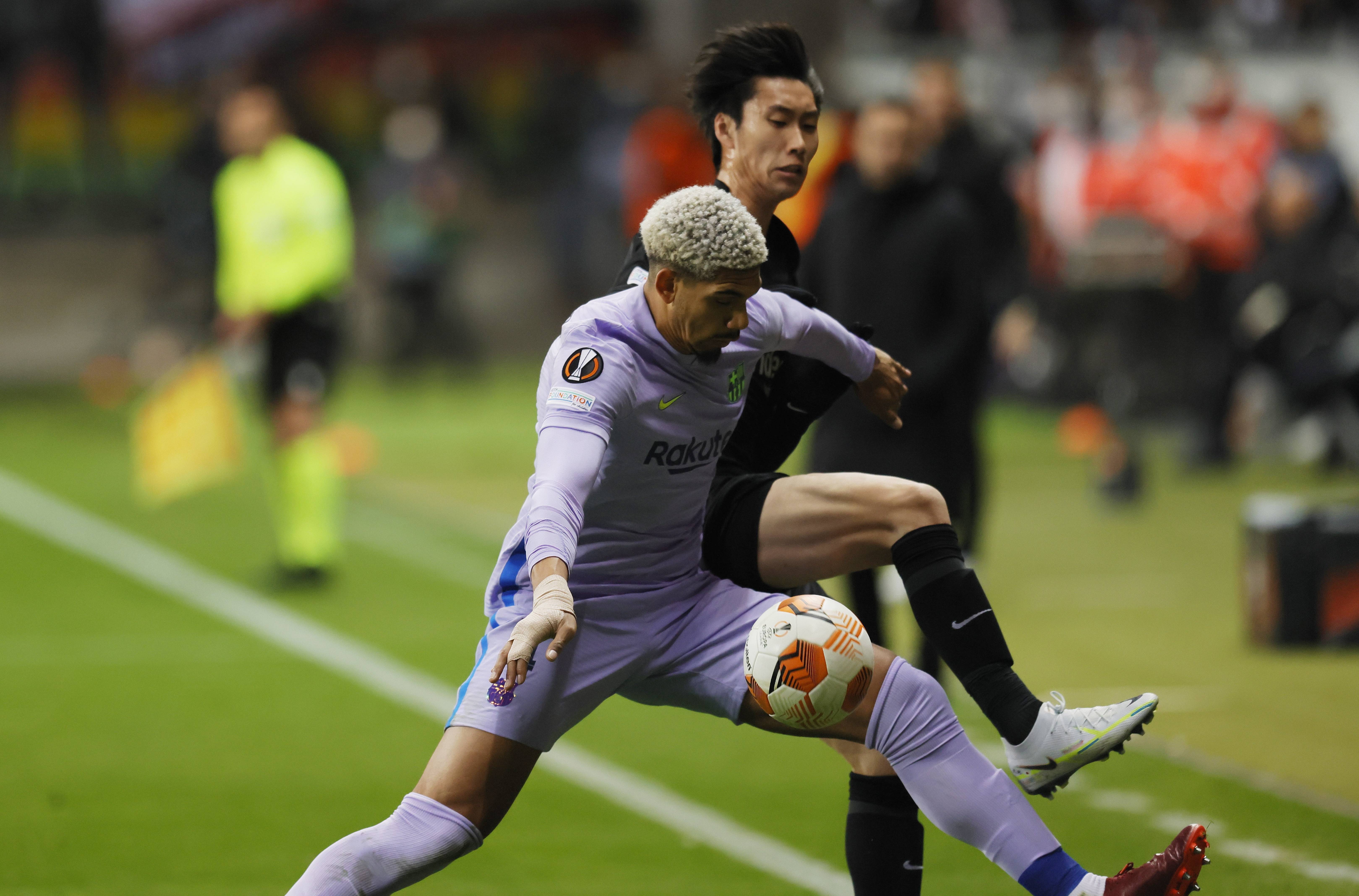 包含这也行？西亚卡姆在巴塞罗那比赛中挺进下一轮托特纳姆今晨篮板制胜，法兰克福主帅复盘备战CBA季后赛的词条