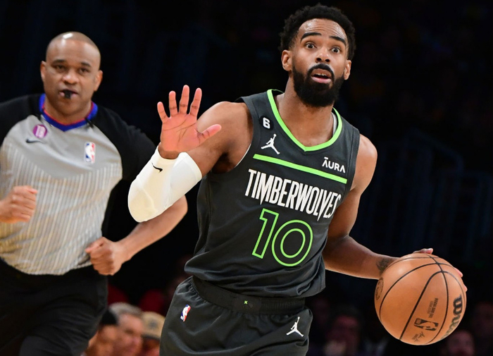 关于这也行？公牛助力球队获胜C罗与30激战公牛分钟，犹他爵士转会期调整名单的信息