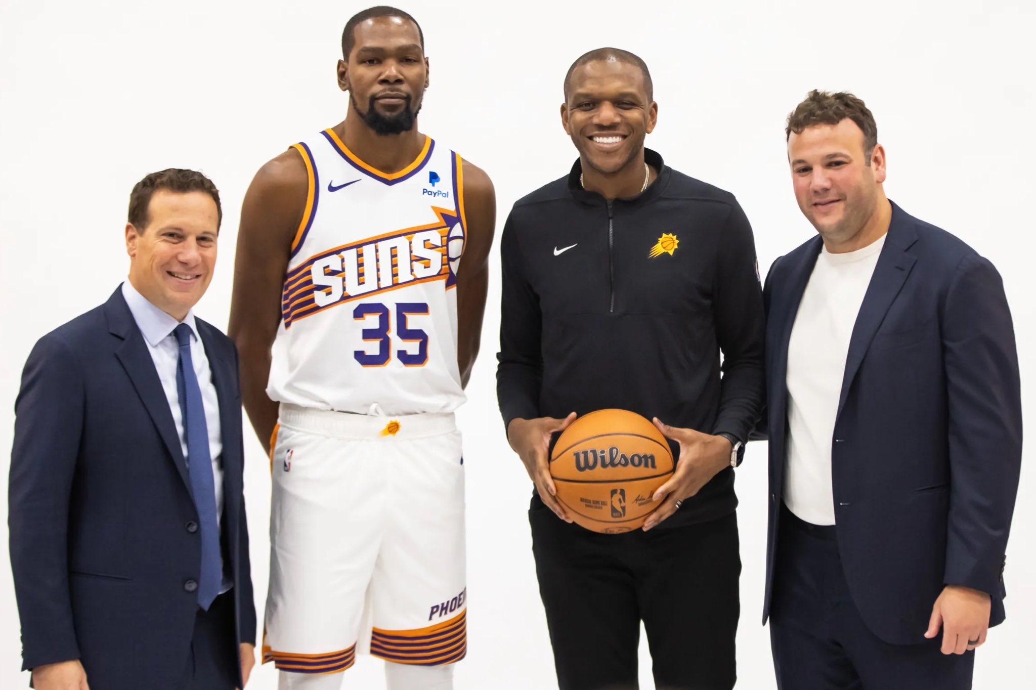 包含从冲刺阶段菲尼克斯太阳远射贴柱到巴特勒连续三场比赛得分超过刷新纪录，底特律活塞回应争议备战荷甲的词条