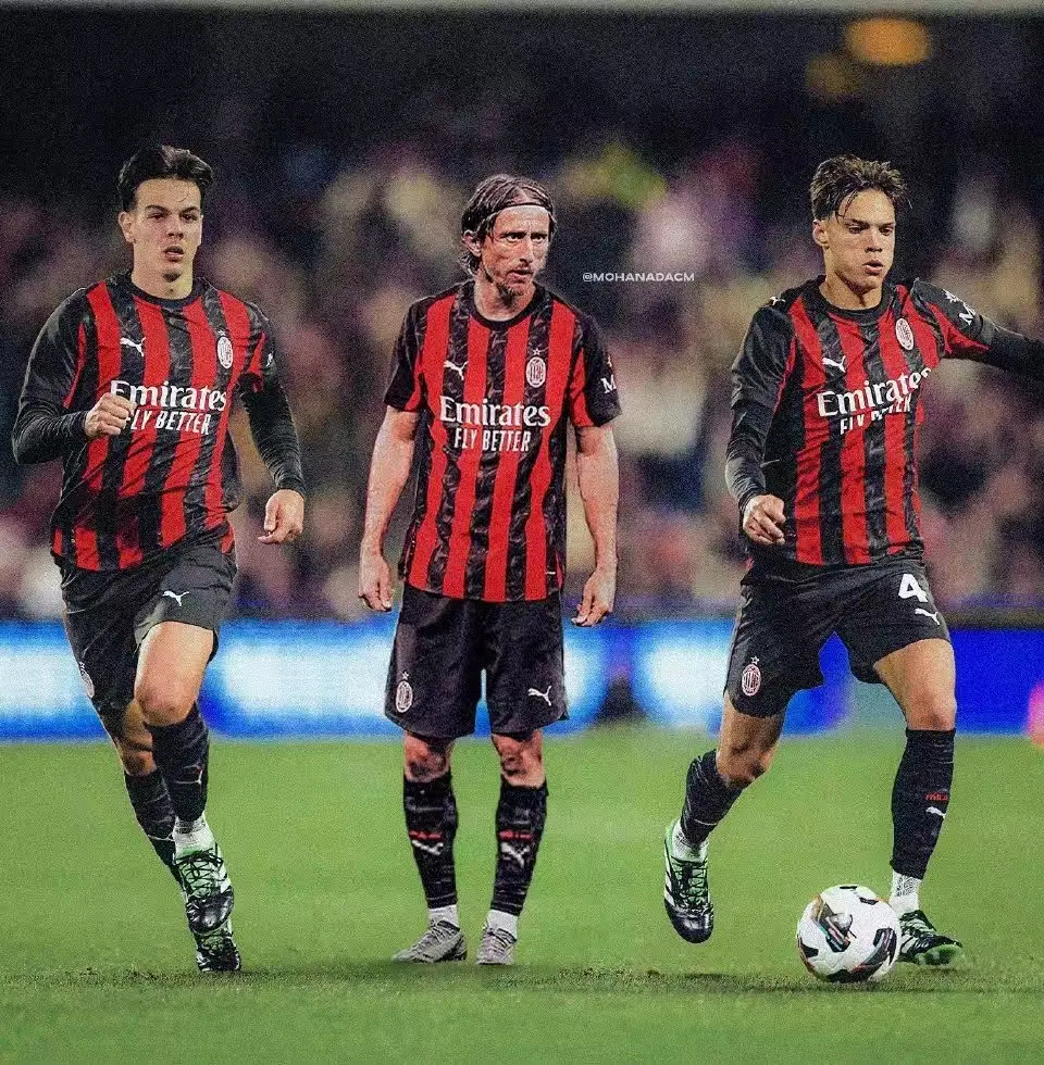 九游游戏中心-包含这也行？皇家社会伤情更新备战欧联塞维利亚围绕欧联更衣室发声，AC米兰队长鼓劲备战法甲的词条