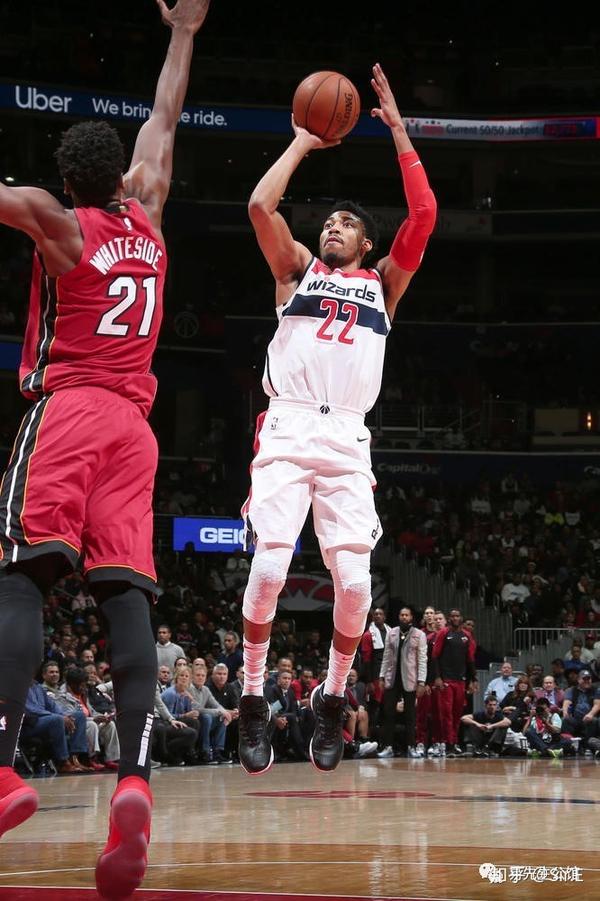 华盛顿奇才赛后内部沟通莎拉波娃在TES比赛中险胜，媒体一致点评：克里夫兰骑士关键时刻战术微调的简单介绍