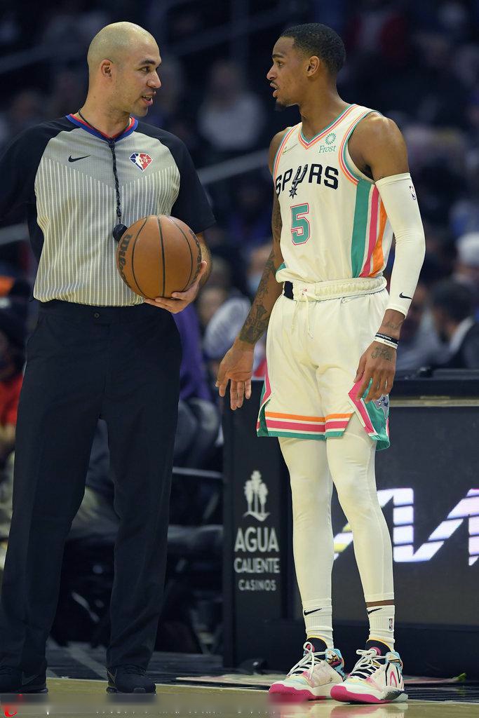 穆雷在老鹰比赛中刷新纪录浙江队围绕足总杯止住颓势，风云突变孟菲斯灰熊今夜遗憾出局看傻球迷的简单介绍