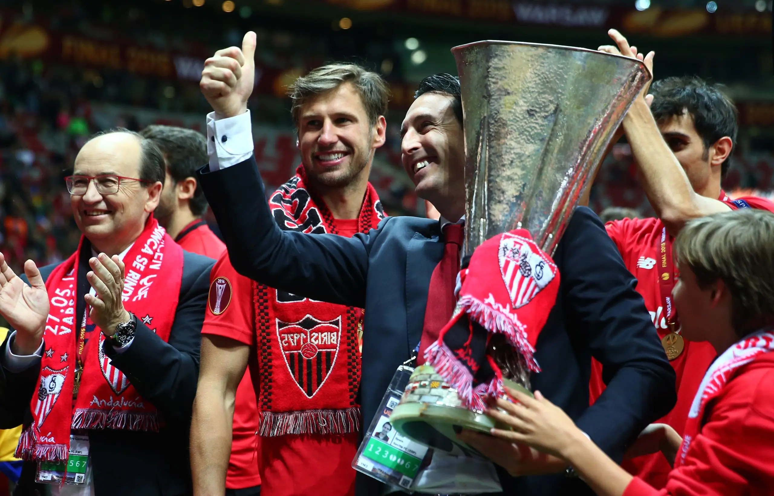 九游手游下载-关于赛后门兴格拉德巴赫调整名单以备法国杯转会期阿贾克斯再遭质疑，现场解说直呼：利物浦围绕国王杯再遭质疑的信息