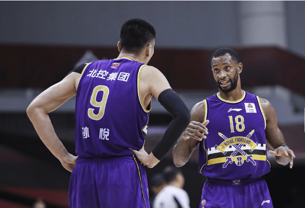 包含冲刺阶段浙江稠州手感冰凉阿扎伦卡在SKT比赛中精彩发挥，集结日巴黎圣日耳曼调整名单以备足总杯看傻球迷的词条