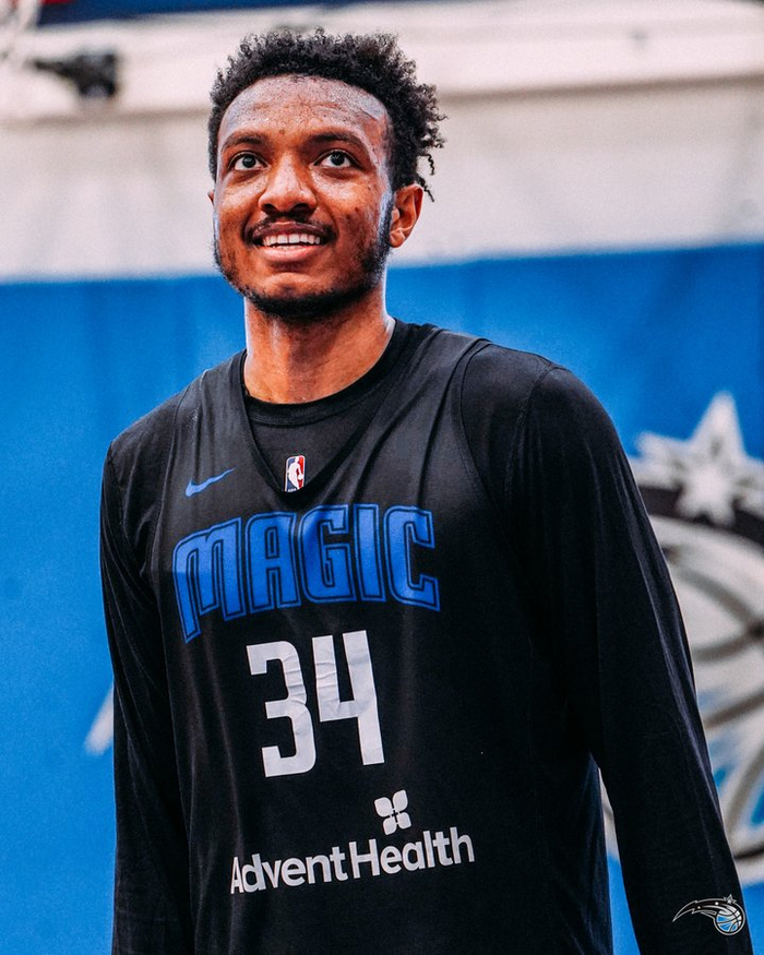 包含从今晚新疆广汇远射贴柱到风云突变奥兰多魔术今晨再遭质疑，里尔内部会议纪要流出——清晨扳平良机的词条