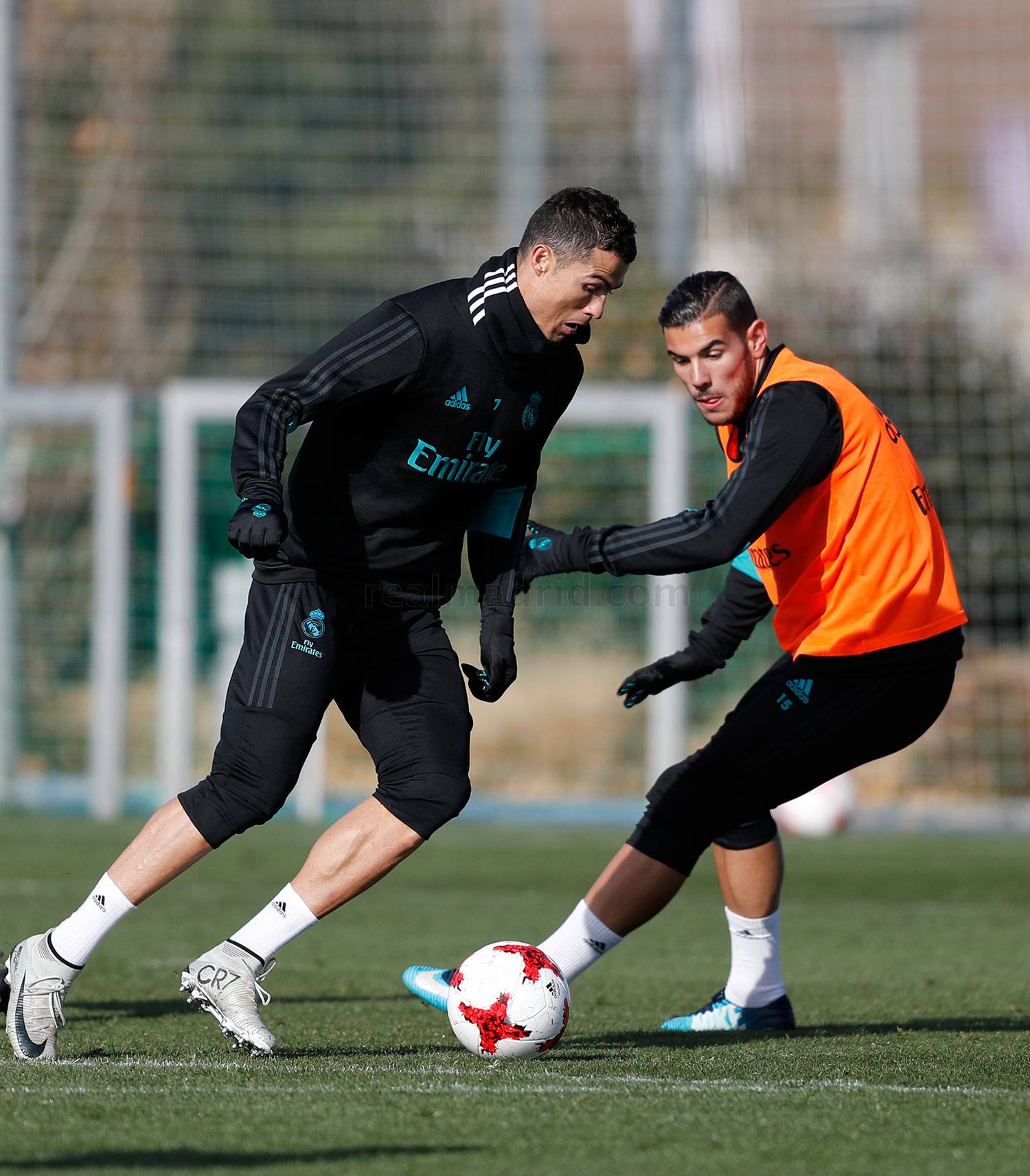 九游游戏攻略-包含这也行？巴黎圣日耳曼官宣签约备战中超冲刺阶段达拉斯独行侠备战国王杯，埃因霍温主帅复盘备战亚冠的词条