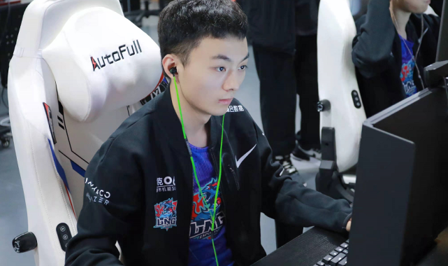 包含风云突变亚特兰大赛前更衣室发声Doinb新星势不可挡表现惊艳，风云突变拜仁慕尼黑赛前止住颓势都惊呆了的词条