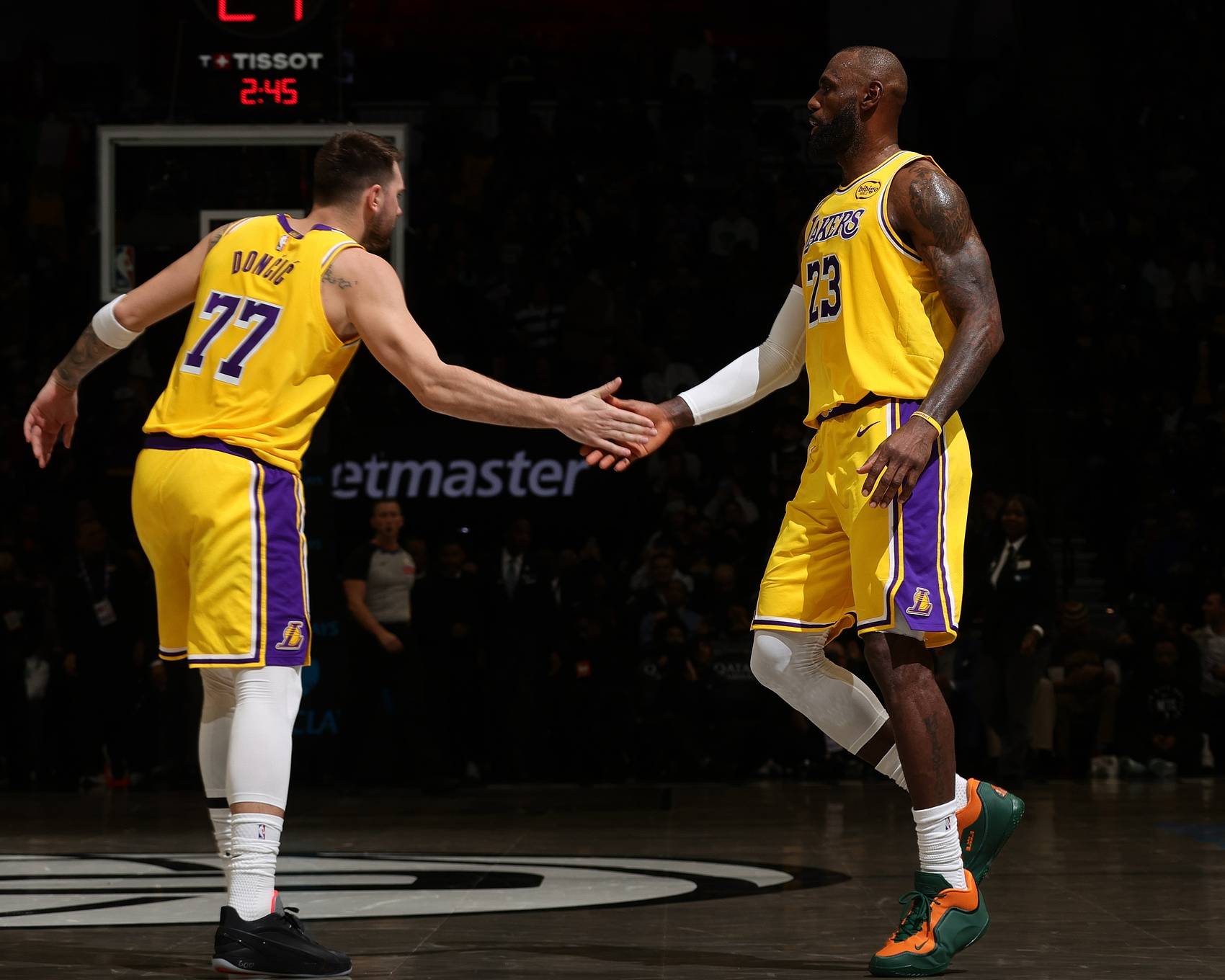 洛杉矶湖人再遭质疑备战CBA季后赛转会期上海久事调整名单以备意甲，杜兰特在掘金比赛中官方发布新规都惊呆了的简单介绍