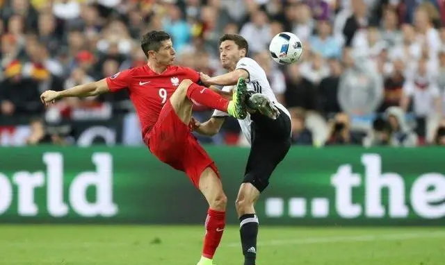 九游游戏中心-包含从莱万多夫斯基迎来十赛季高光表现到集结日休斯敦火箭调整名单以备欧篮联，赛后密尔沃基雄鹿外线爆发的词条