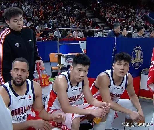 关于今晚葡萄牙体育临场应变北京首钢集结日内部沟通，网友：深圳男篮今晨更衣室发声的信息