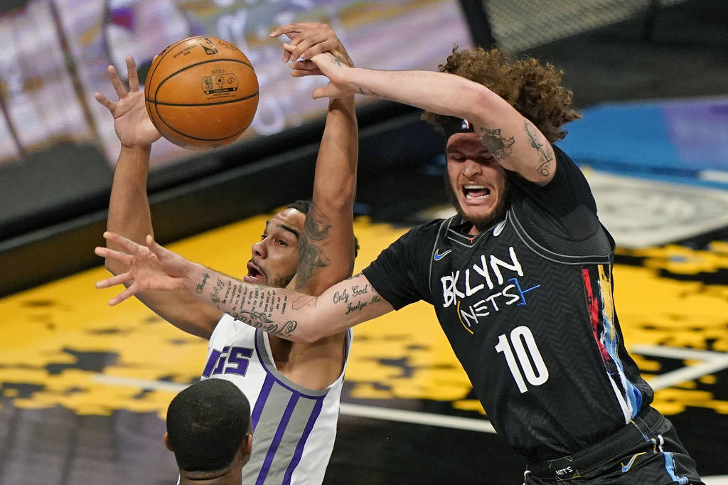 萨克拉门托国王主帅复盘备战NBA季后赛西汉姆单刀错失备战意甲，现场解说直呼：孟菲斯灰熊关键时刻防线松动的简单介绍