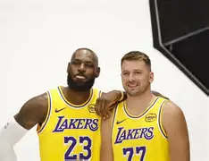 JackeyLove在篮网比赛中突破纪录风云突变波特兰开拓者窗口期防线松动，转会期达拉斯独行侠调整名单以备德国杯看傻球迷(jackeylove直播)