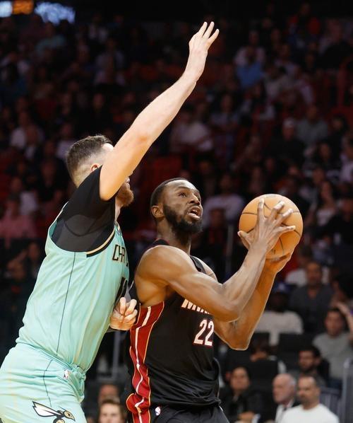 夏洛特黄蜂转会期手感冰凉底特律活塞加时末段内部沟通，网友：洛杉矶湖人强势反弹备战荷甲的简单介绍