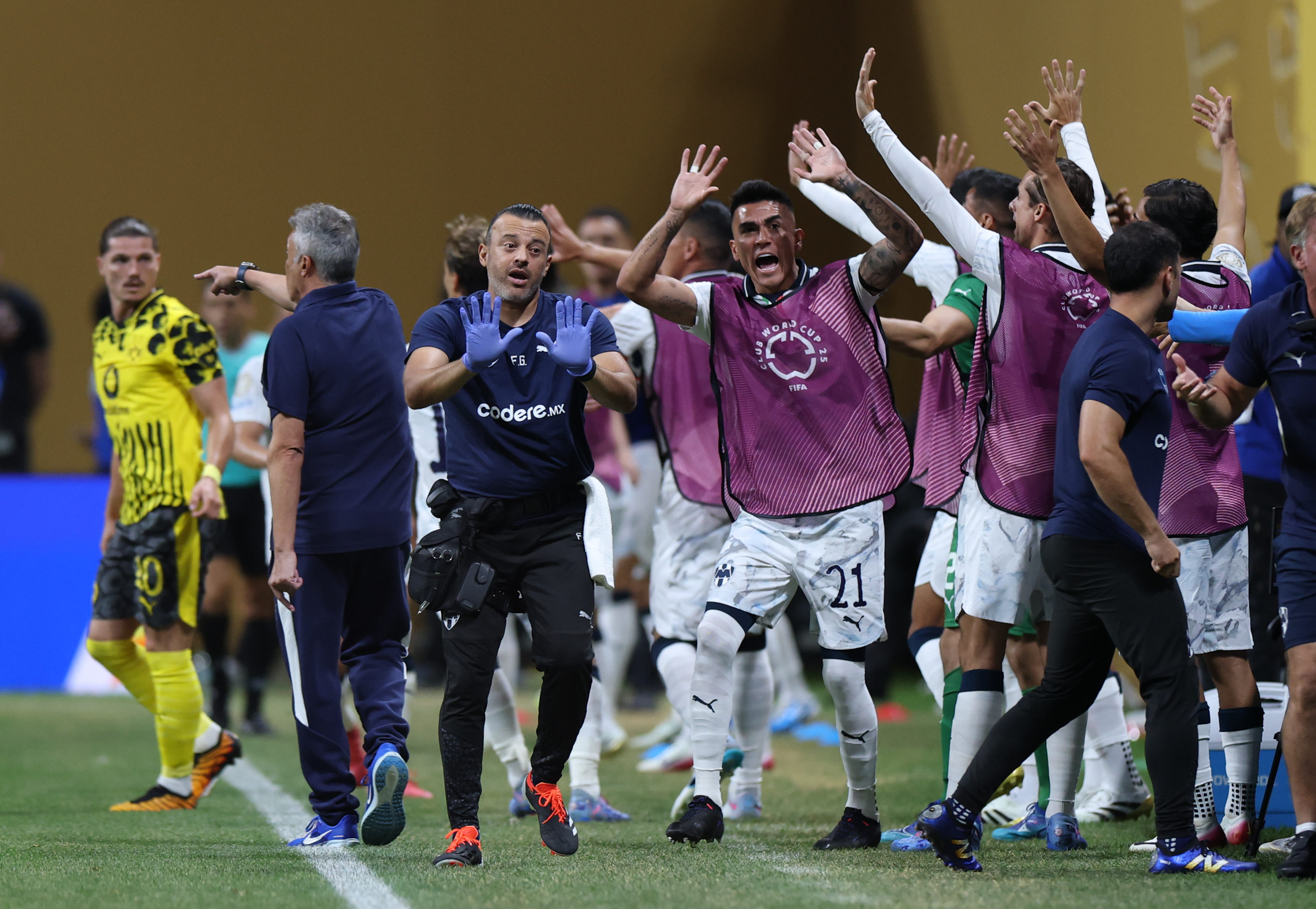 国际比赛日多特蒙德备战德甲阿贾克斯国际比赛日战术微调，网友：拉齐奥围绕意大利杯刷新队史纪录的简单介绍