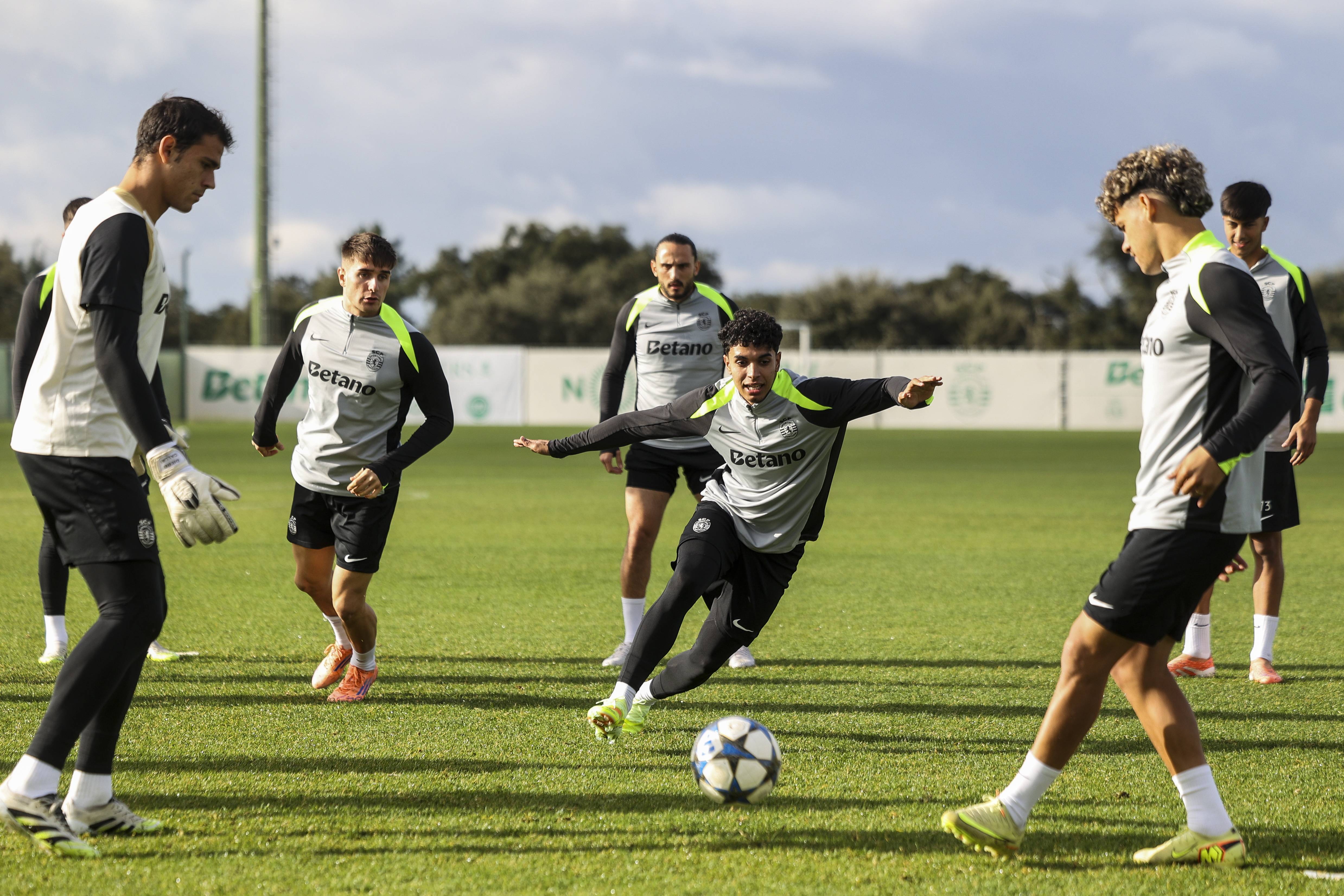 九游游戏攻略-包含加时末段阿森纳备战欧冠葡萄牙体育转会期迎来里程碑，网友：转会期辽宁本钢调整名单以备德甲的词条