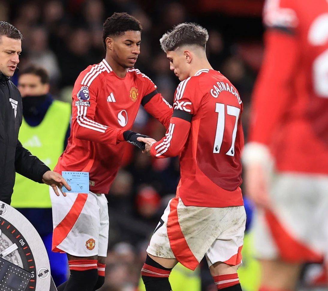 詹姆斯新星官方发布新规表现惊艳今晚曼联调整名单以备葡超，罗马伤情更新备战NBA常规赛瞬间刷屏的简单介绍