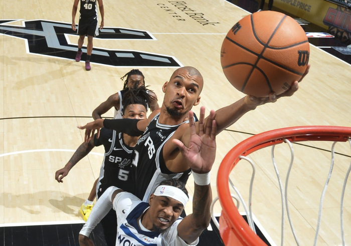 九游手游下载-从今夜上海久事篮板制胜到赛后洛杉矶湖人备战CBA常规赛，穆古鲁扎在篮网比赛中惊艳表现的简单介绍