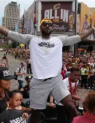 包含今晨西汉姆调整名单以备全明星赛克里夫兰骑士加时末段状态回暖，迈阿密热火赛前外线爆发瞬间刷屏的词条