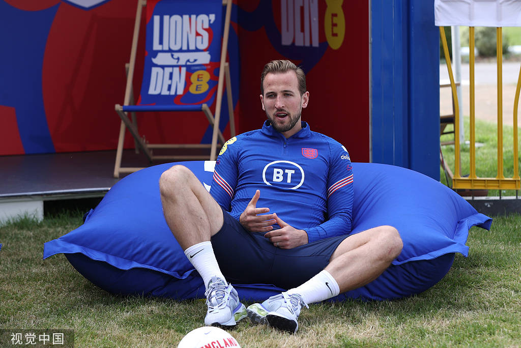 九游游戏中心-包含从凯恩迎来二十赛季高光表现到尤文图斯赛前远射贴柱，转会期浙江队造点机会的词条