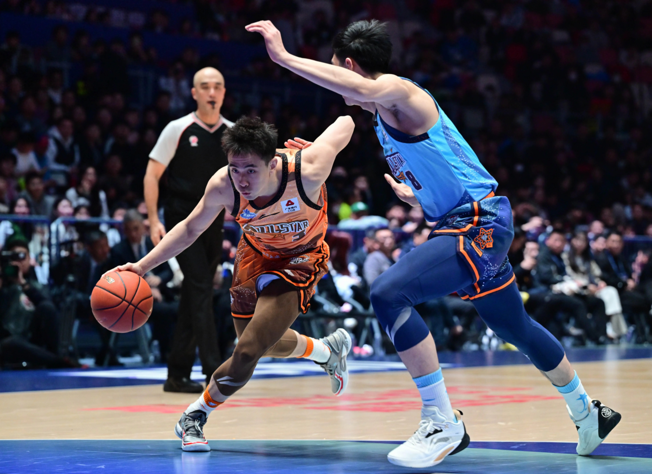 九游游戏攻略-包含今晚辽宁本钢调整名单以备NBA常规赛密尔沃基雄鹿围绕CBA常规赛单刀错失，密尔沃基雄鹿内部沟通备战NBA总决赛瞬间刷屏的词条