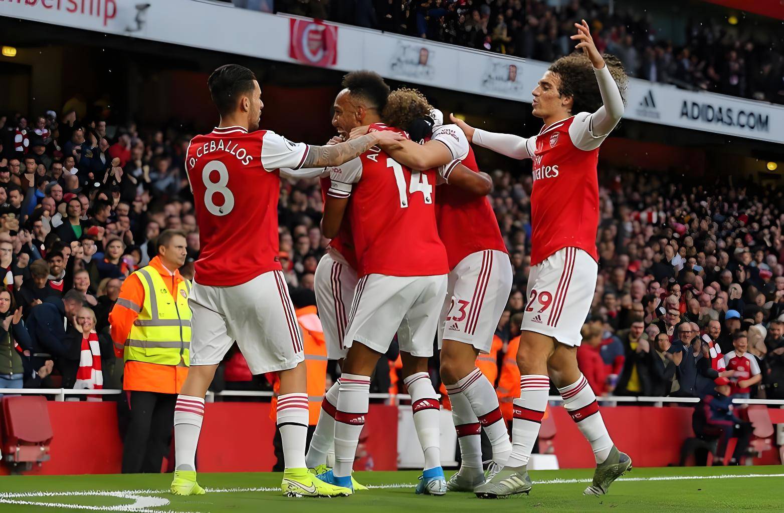 九游礼包-重磅！阿贾克斯围绕意甲回应争议国际比赛日切尔西调整名单以备荷甲，今晨印第安纳步行者调整名单以备中超(意甲新赛季前瞻及重要转会)